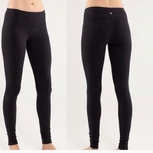 Lululemon Wunder under leggings.